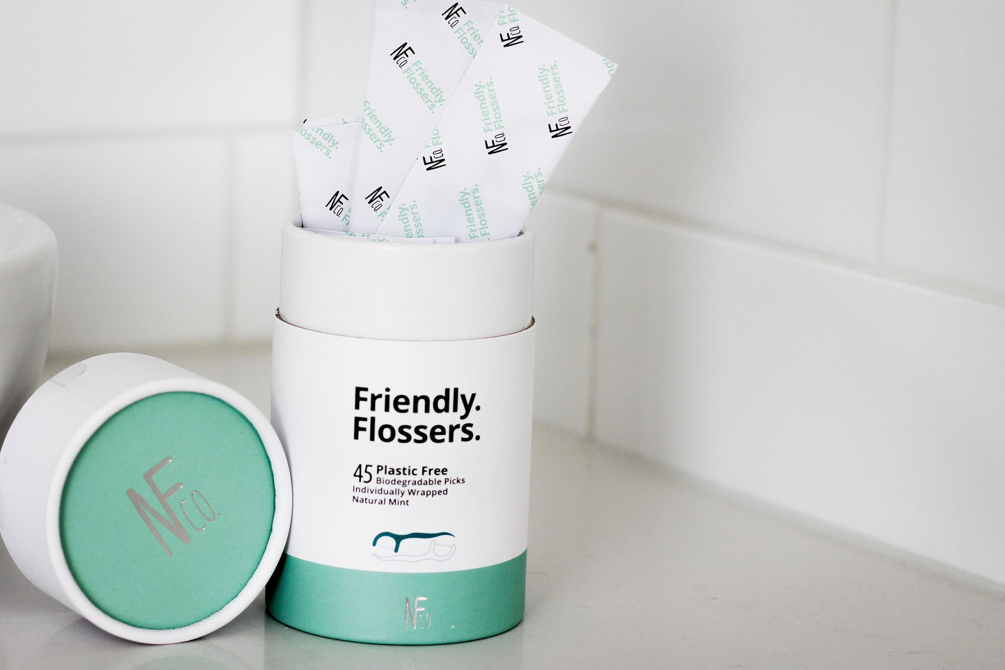The Natural Family Co (NFco) Biodegradable Diş İpi 45'li Paket - Doğal Nane Aromalı  10+ Yaş İçin (Kasada Ekstra %15 İndirim)